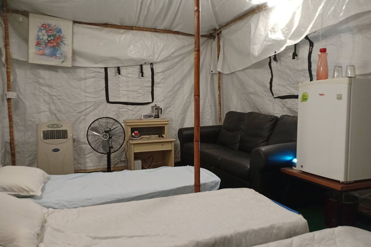 Barraca superluxo, várias camas, banheiro privativo, vista para o jardim | Roupas de cama premium, cofres nos quartos, escrivaninha, roupa de cama