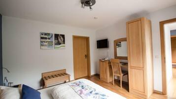 Double Room | Hypo-allergenic bedding, desk, blackout curtains, soundproofing