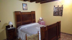 2 chambres, fer et planche à repasser, draps fournis