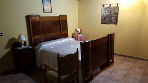 2 chambres, fer et planche à repasser, draps fournis