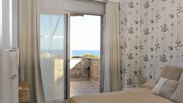 4 slaapkamers, een bureau, geluiddichte muren