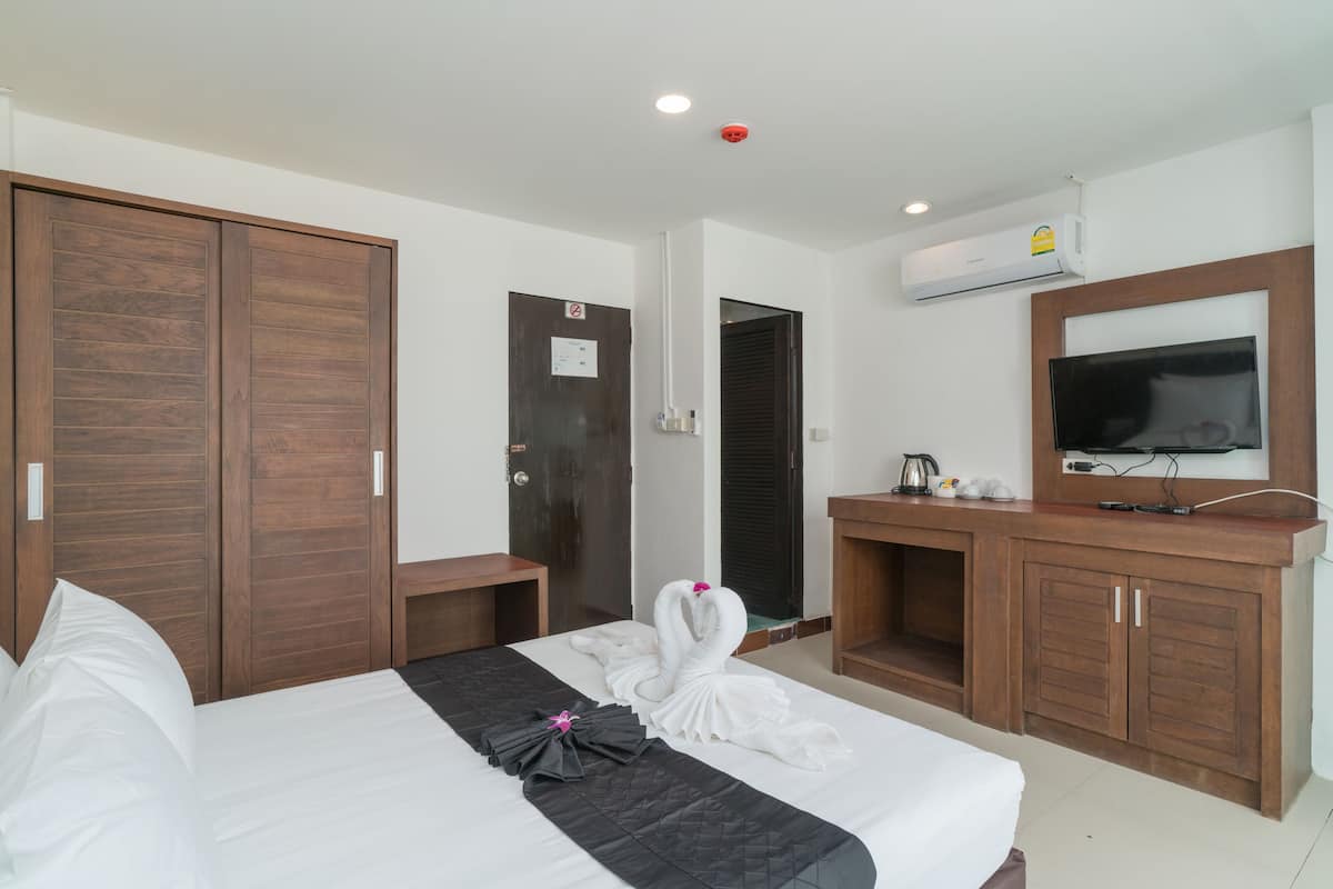 Superior Double Room with Balcony | In-room safe, desk, blackout drapes, soundproofing