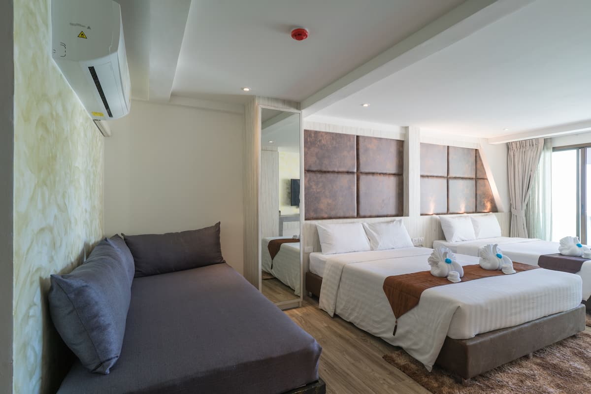 Family Deluxe Room with Balcony (Sea View) | In-room safe, desk, blackout drapes, soundproofing