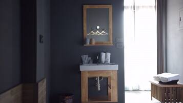 Honeymoon Double Room, 1 Queen Bed | Premium bedding, down comforters, individually decorated, desk