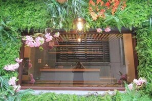 المنشأة من الخارج