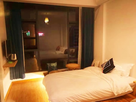 Superior Twin Room | Desk, blackout drapes, soundproofing, free WiFi