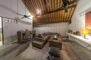Villa, 1 Bedroom | In-room dining