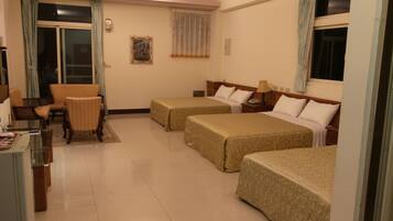 Family Room, Multiple Beds, Non Smoking | Desk, soundproofing, free WiFi, bed sheets