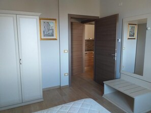 1 bedroom, in-room safe, desk, blackout curtains