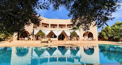 Kaunis Luxury Villa 7 makuuhuonetta 21 ihmistä Pool Garden 1ha Aamiainen sisältyy hintaan