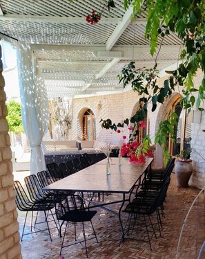 Outdoor dining - Beautiful luxury Villa 7 bdrms Swimming pool 21 pax Garden 10mn from Essaouira by car (Essaouira)