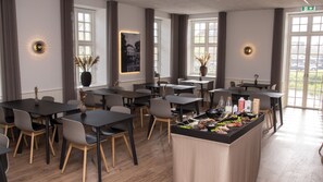 Free daily buffet breakfast  - Hotel Skivehus (Skive)