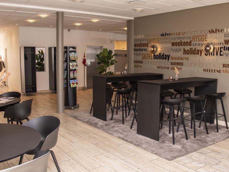 Coin salon dans le hall