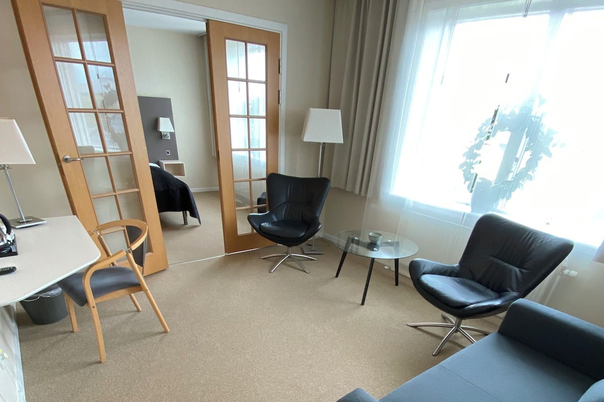 Suite, 1 cama doble | 1 dormitorio, ropa de cama de alta calidad, edredones de plumas