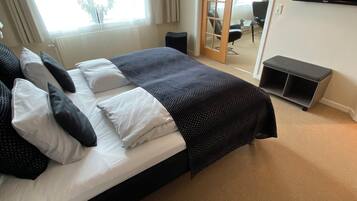 Suite - 1 dobbeltseng | 1 soveværelse, premium-sengetøj, dundyner, skrivebord