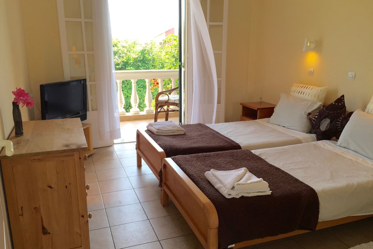 Apartment | Iron/ironing board, bed sheets