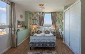 Minibar, Zimmersafe, Schreibtisch, schallisolierte Zimmer