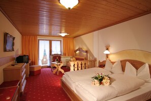 In-room safe, desk, blackout curtains, free WiFi - Hotel Bergheimat (Schoenau am Koenigssee)