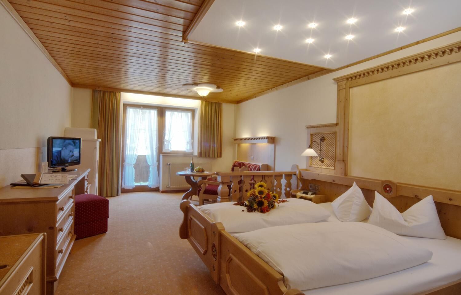 客房內保險箱、書桌、遮光布/窗簾、免費無線上網