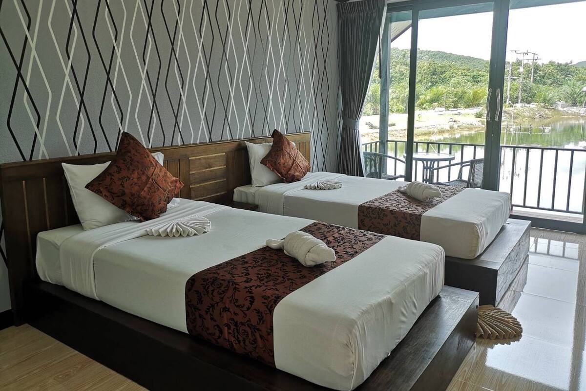 Deluxe Bungalow | Blackout drapes, free WiFi