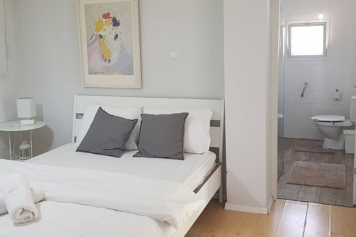 Cunas gratuitas, wifi gratis y ropa de cama