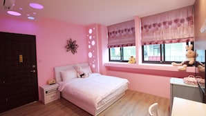A pink-themed bedroom with a bed, a window with a view, a desk, and a chair. - Fasiter B&B (Hualien City)