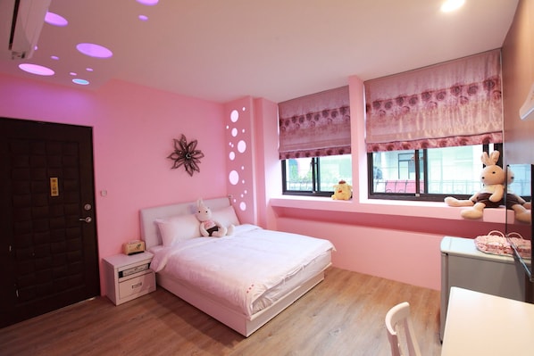 Habitación doble Prestigio, 1 cama matrimonial, para no fumadores | Escritorio, cortinas blackout, insonorización y wifi gratis 
