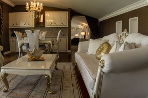 Royal Double Room | Living area | LCD TV - Nevo Studios Otel (Ankara)