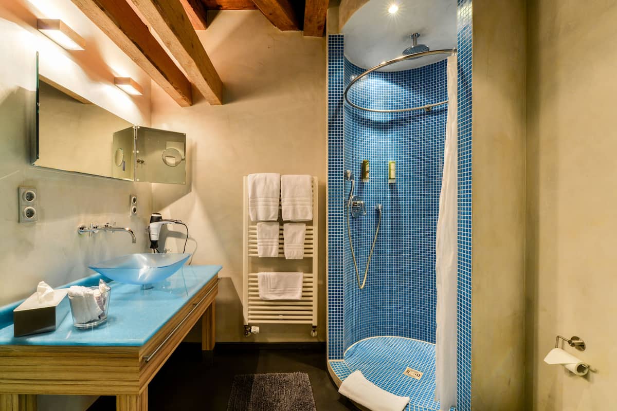 comfort double room (waldblick) | bathroom | shower, free toiletries, hair dryer, towels