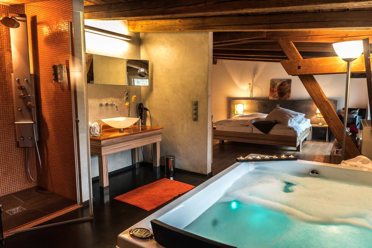 superior double room, jetted tub | hypo-allergenic bedding, individually decorated, individually furnished