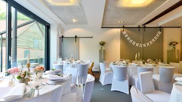 Dinner served, German cuisine, al fresco dining