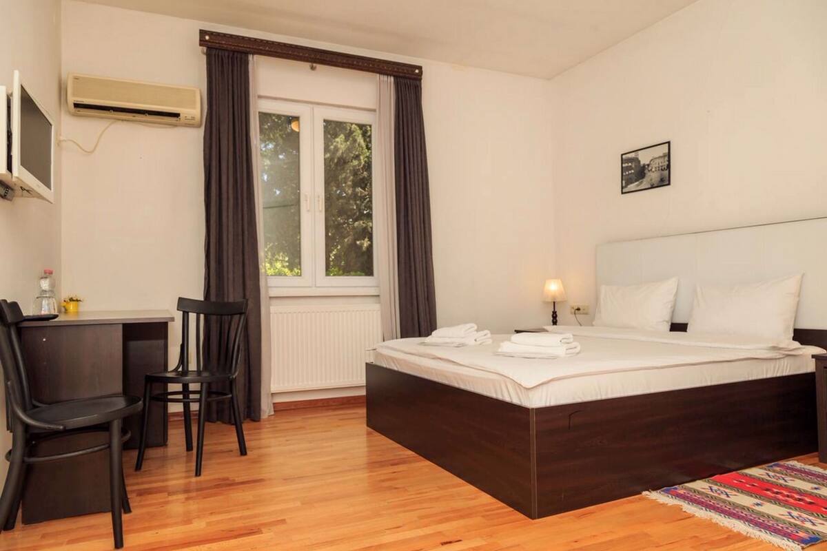Iron/ironing board, free WiFi
