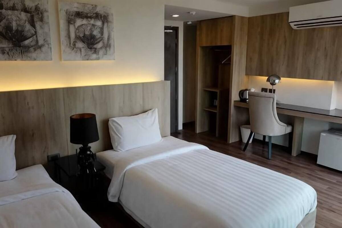 WiFi (free), bed sheets
