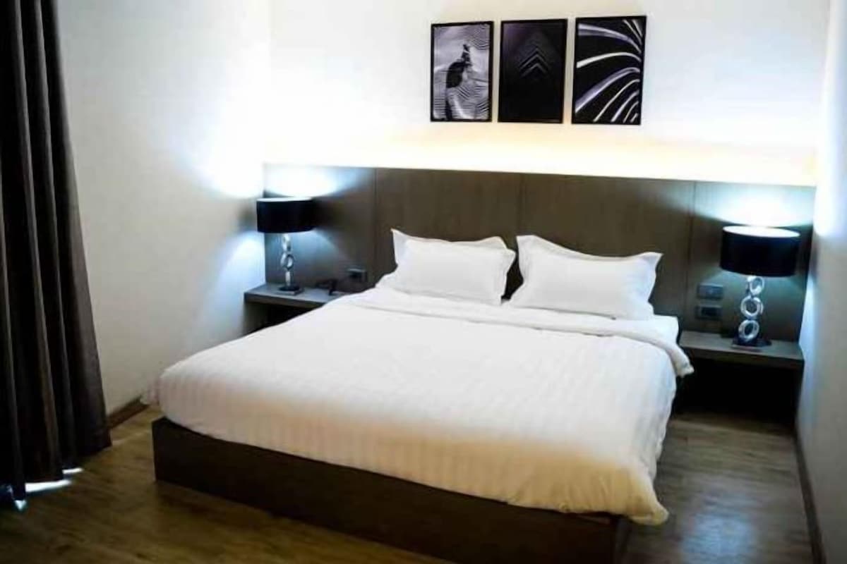 WiFi (free), bed sheets