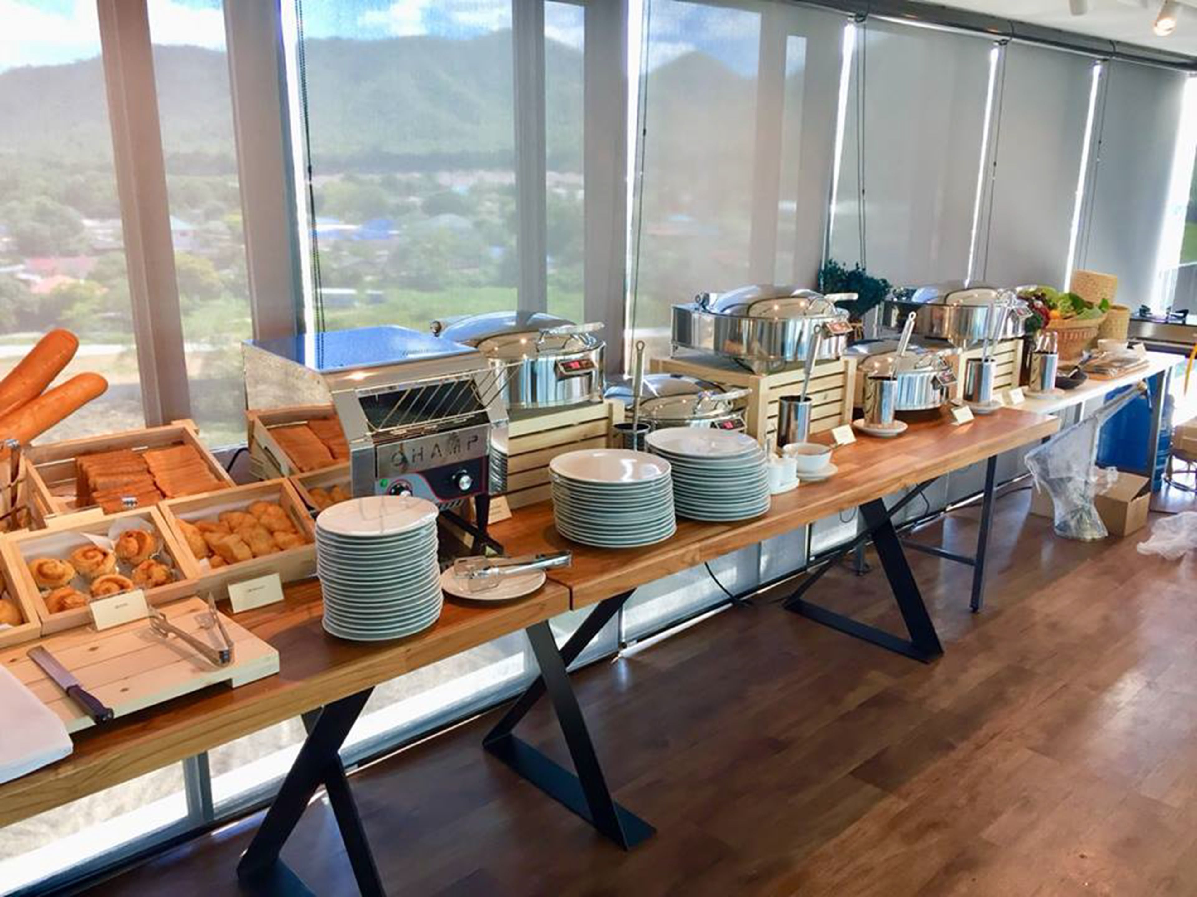 daily buffet breakfast (thb 150 per person)