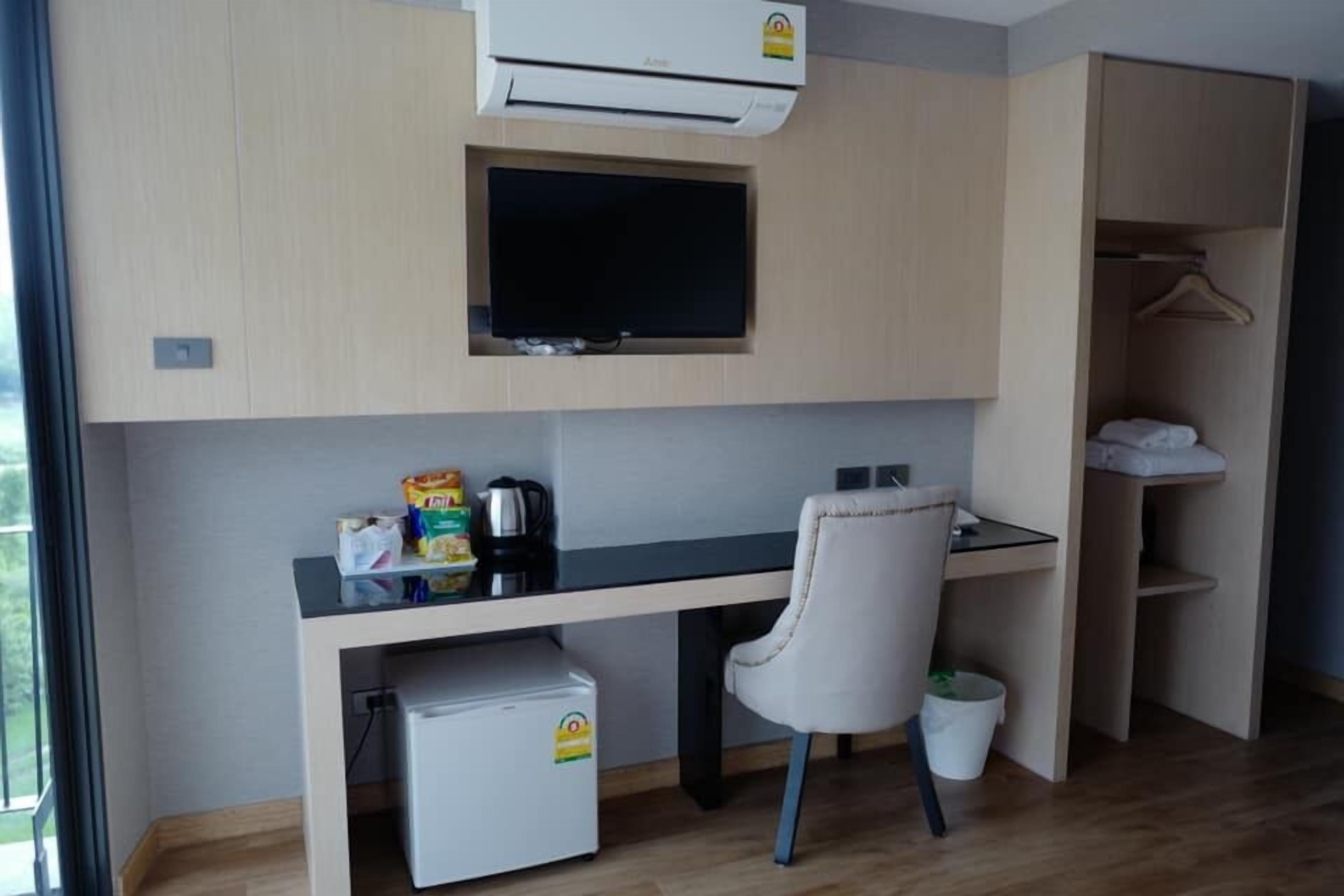 deluxe twin room | room amenity