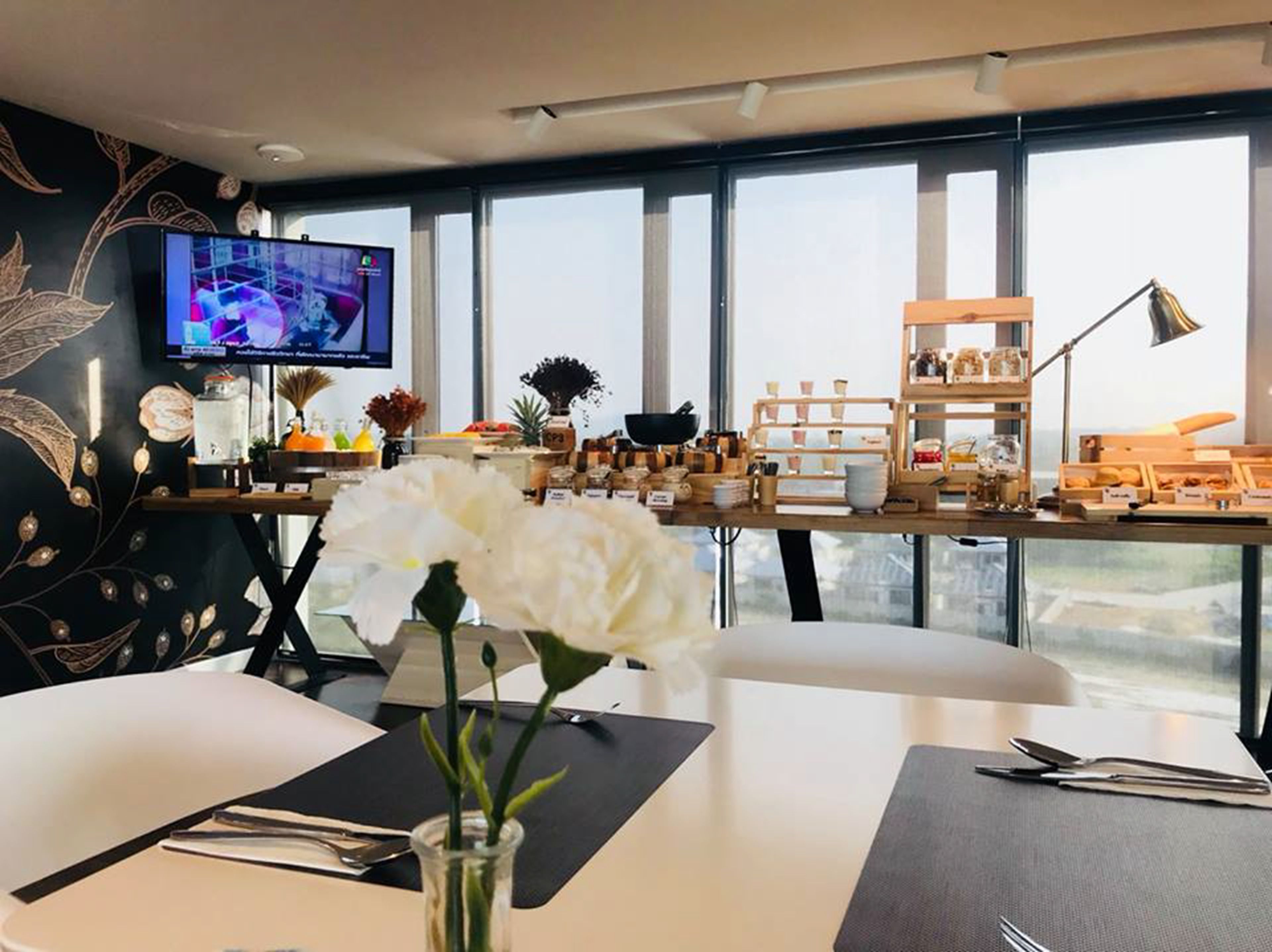 daily buffet breakfast (thb 150 per person)