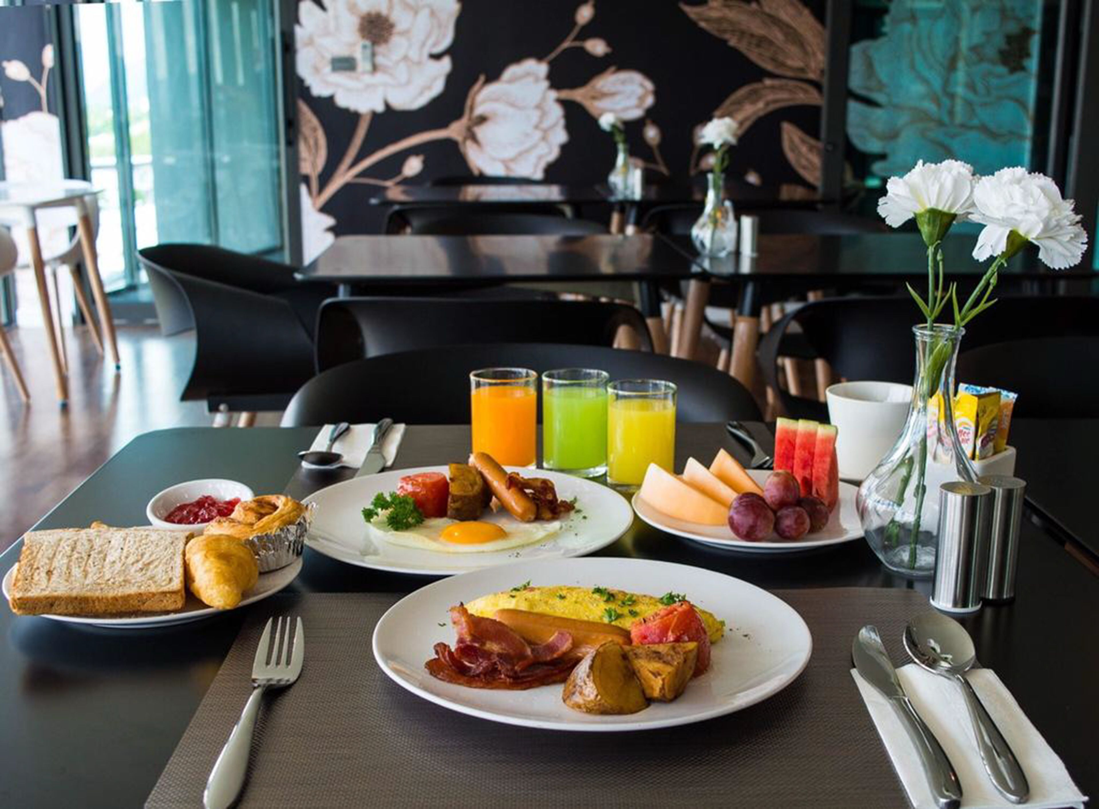 daily buffet breakfast (thb 150 per person)