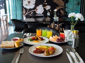 Sarapan bufet setiap hari dengan fi 
