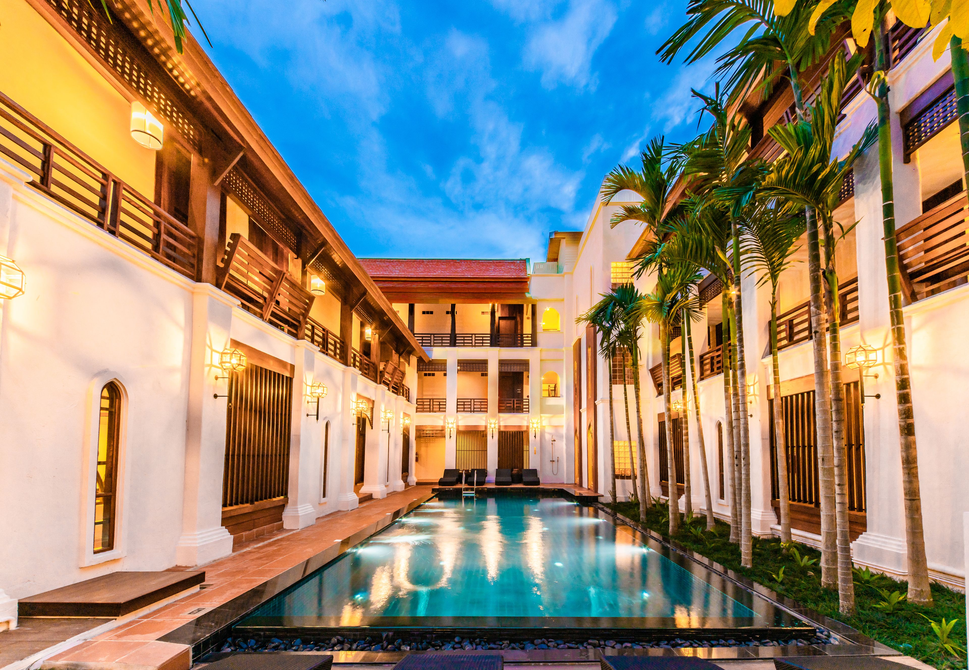 Außenpool, geöffnet von 07:00 Uhr bis 20:00 Uhr, Sonnenschirme