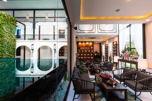 Salas de tratamiento para parejas, una bañera de hidromasaje