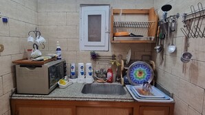 双人房 | 私人厨房 | 茶具/咖啡用具、冰箱、微波炉、电热水壶