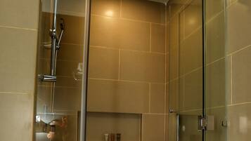 Shower kamar mandi