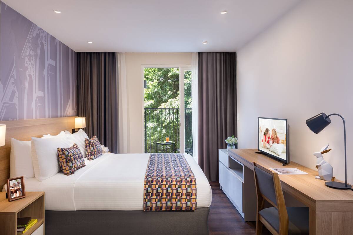 Executive Apartment, 1 Bedroom | Premium bedding, in-room safe, desk, iron/ironing board