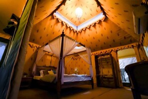 1 Schlafzimmer, Zimmersafe, individuell dekoriert