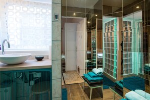 Hair dryer, towels - Apartment suite, downtown, near Hundertwasserhaus 2 rooms (Wien)