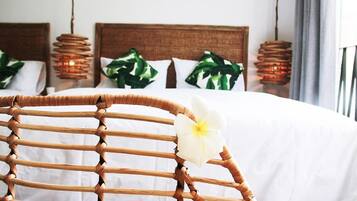 Desk, soundproofing, free WiFi