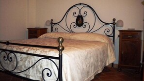 Kahden hengen huone | Kannettavalle tietokoneelle sopiva työtila, ilmainen Wi-Fi