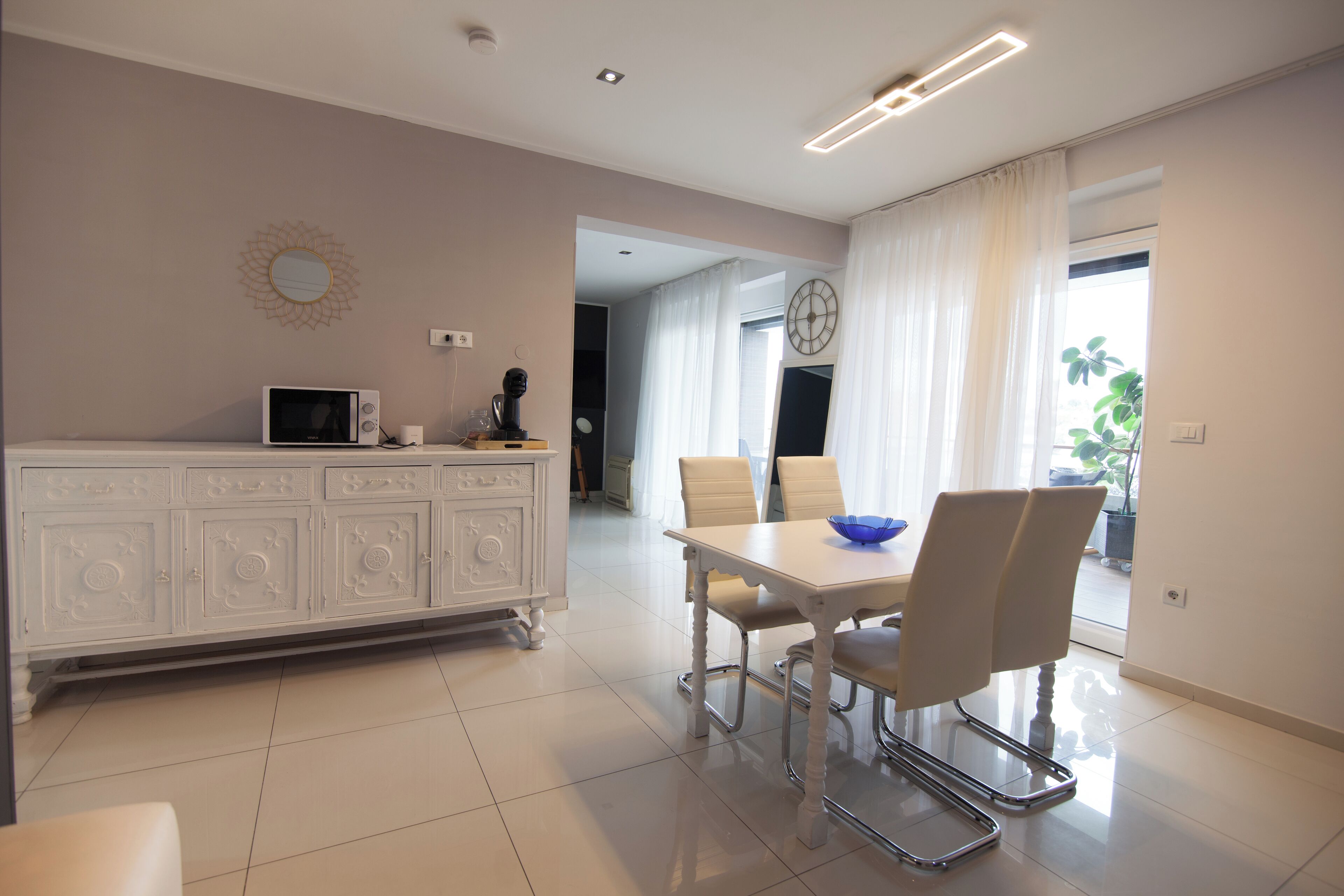 Two-Bedroom Apartment with Sea View and Balcony | Area keluarga | Televisi 32-inci dengan saluran TV digital dan film berbayar