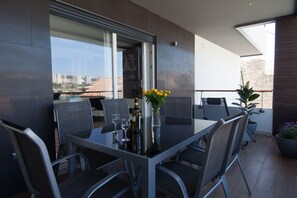 Two-Bedroom Apartment with Sea View and Balcony | Terrace/patio - Basic Mansion (Sibenik)